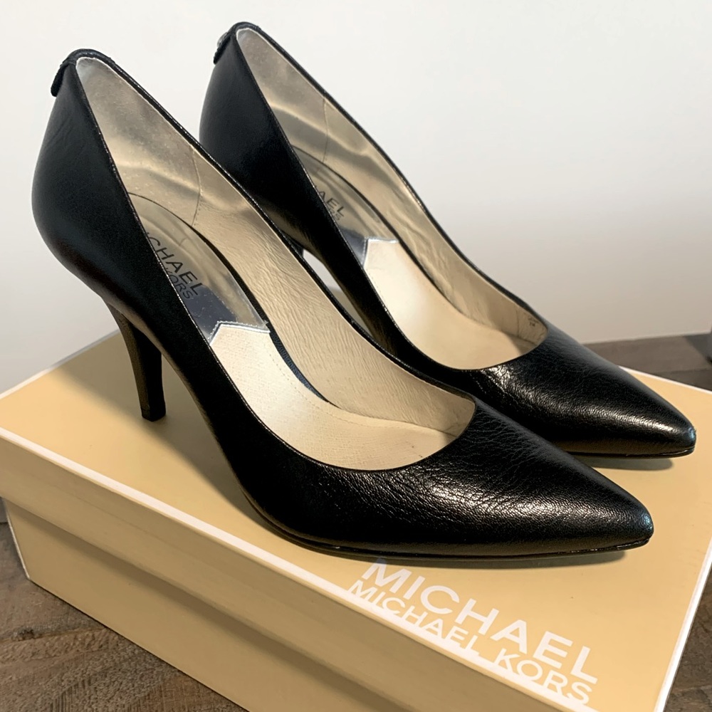 MICHAEL Michael Kors Leather Pumps